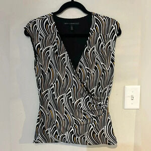 White House Black Market Surplice Shell Top Size Small EUC 3491